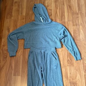 Alo Muse Set in Gray